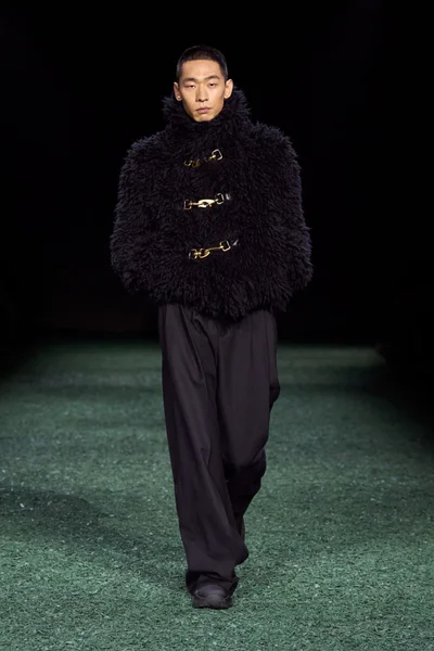 Look 50